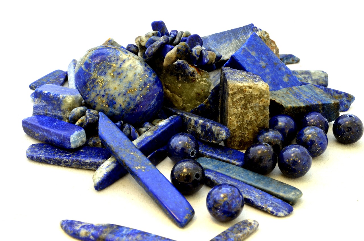 Lapislazzuli, la pietra blu con cui fare gioielli unici